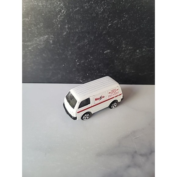 Maisto Delivery Van Toy Truck - Picture 1 of 10